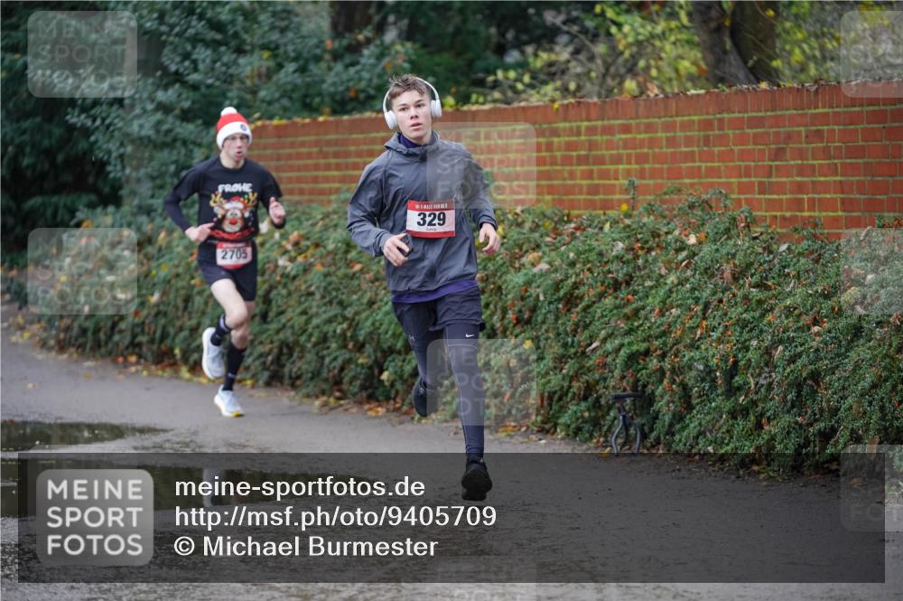 07.12.2025 - St. Pauli X-Mass-Run No. 15 Michael Burmester http://msf.ph/oto/9405709 07.12.2025 11:17:23 Laufen 5, 329, 2705 meine-sportfotos.de