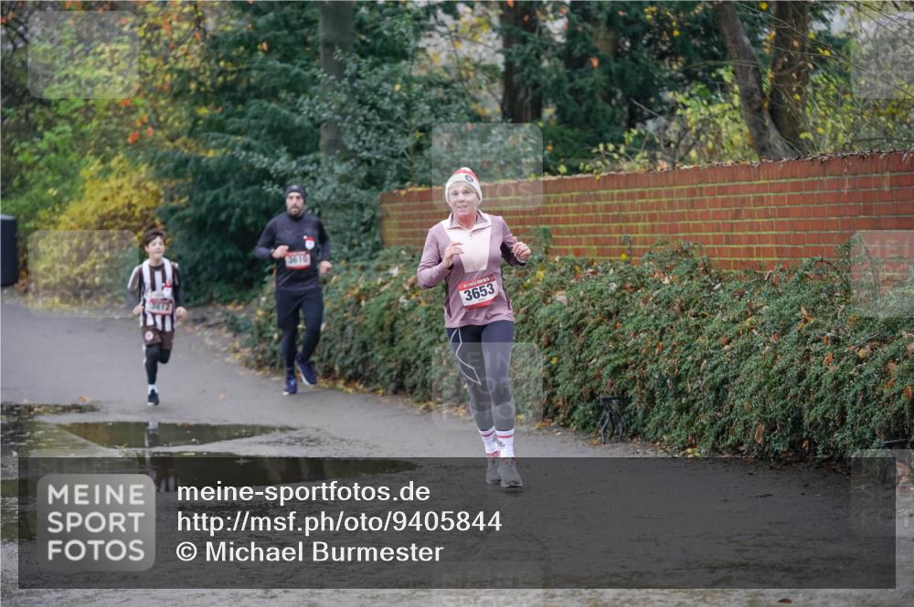 07.12.2025 - St. Pauli X-Mass-Run No. 15 Michael Burmester http://msf.ph/oto/9405844 07.12.2025 11:19:32 Laufen 3610, 3653 meine-sportfotos.de
