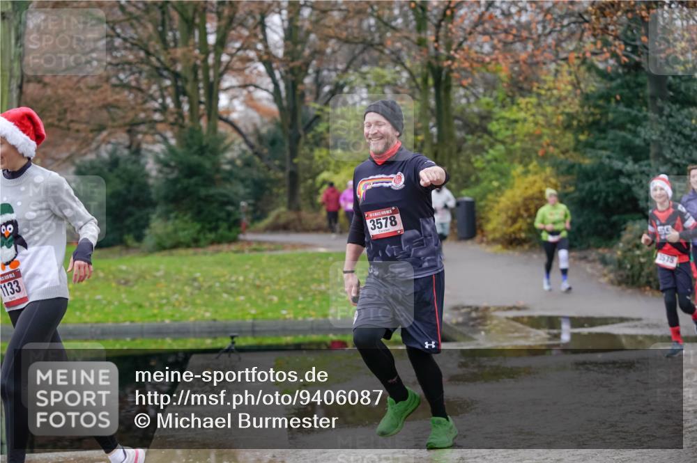 07.12.2025 - St. Pauli X-Mass-Run No. 15 Michael Burmester http://msf.ph/oto/9406087 07.12.2025 11:21:05 Laufen 1133, 3578, 59, 3575 meine-sportfotos.de