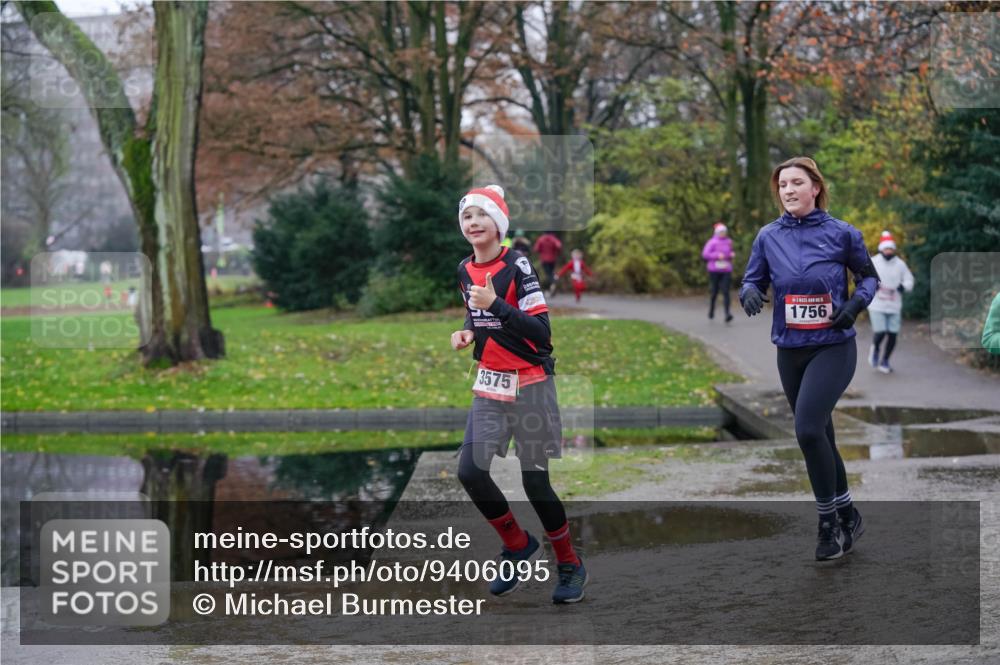 07.12.2025 - St. Pauli X-Mass-Run No. 15 Michael Burmester http://msf.ph/oto/9406095 07.12.2025 11:21:07 Laufen 3575, 1756 meine-sportfotos.de