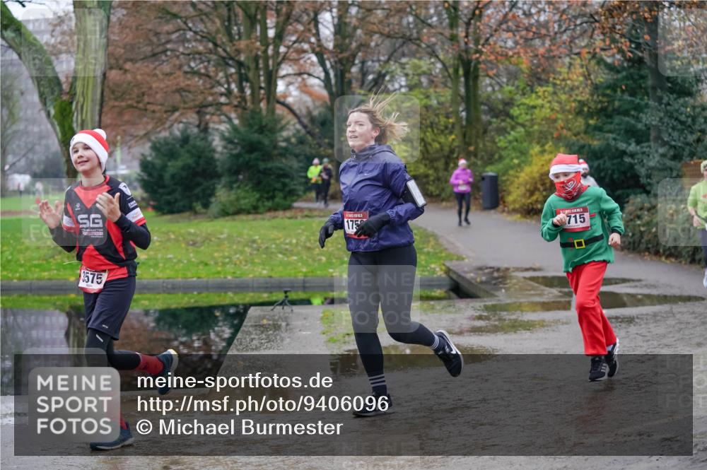 07.12.2025 - St. Pauli X-Mass-Run No. 15 Michael Burmester http://msf.ph/oto/9406096 07.12.2025 11:21:08 Laufen 3575, 175, 715 meine-sportfotos.de