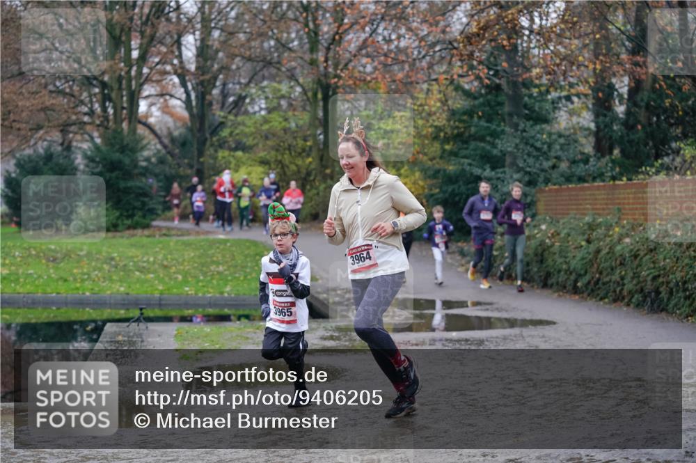 07.12.2025 - St. Pauli X-Mass-Run No. 15 Michael Burmester http://msf.ph/oto/9406205 07.12.2025 11:21:39 Laufen 3965, 3964 meine-sportfotos.de