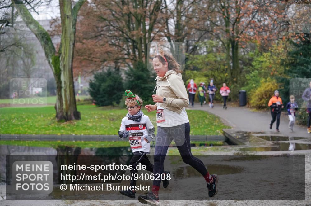 07.12.2025 - St. Pauli X-Mass-Run No. 15 Michael Burmester http://msf.ph/oto/9406208 07.12.2025 11:21:39 Laufen 3965, 1964 meine-sportfotos.de