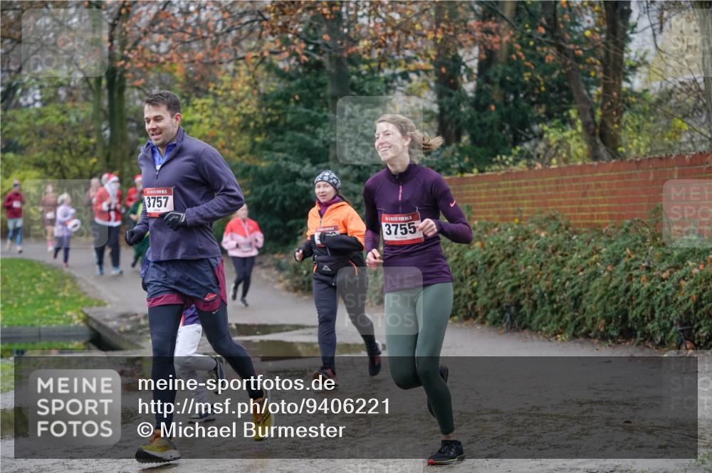 07.12.2025 - St. Pauli X-Mass-Run No. 15 Michael Burmester http://msf.ph/oto/9406221 07.12.2025 11:21:44 Laufen 3757, 3755 meine-sportfotos.de