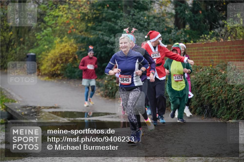 07.12.2025 - St. Pauli X-Mass-Run No. 15 Michael Burmester http://msf.ph/oto/9406233 07.12.2025 11:21:51 Laufen 15, 3845, 2425, 2424 meine-sportfotos.de