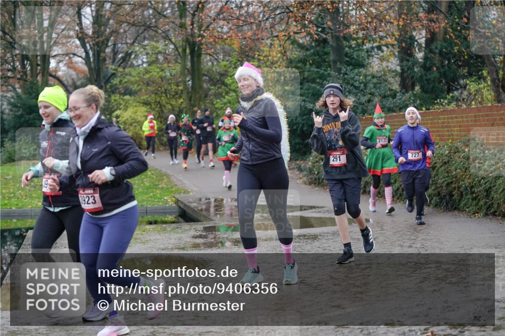 07.12.2025 - St. Pauli X-Mass-Run No. 15 Michael Burmester http://msf.ph/oto/9406356 07.12.2025 11:22:26 Laufen 3923, 291, 2122, 727 meine-sportfotos.de