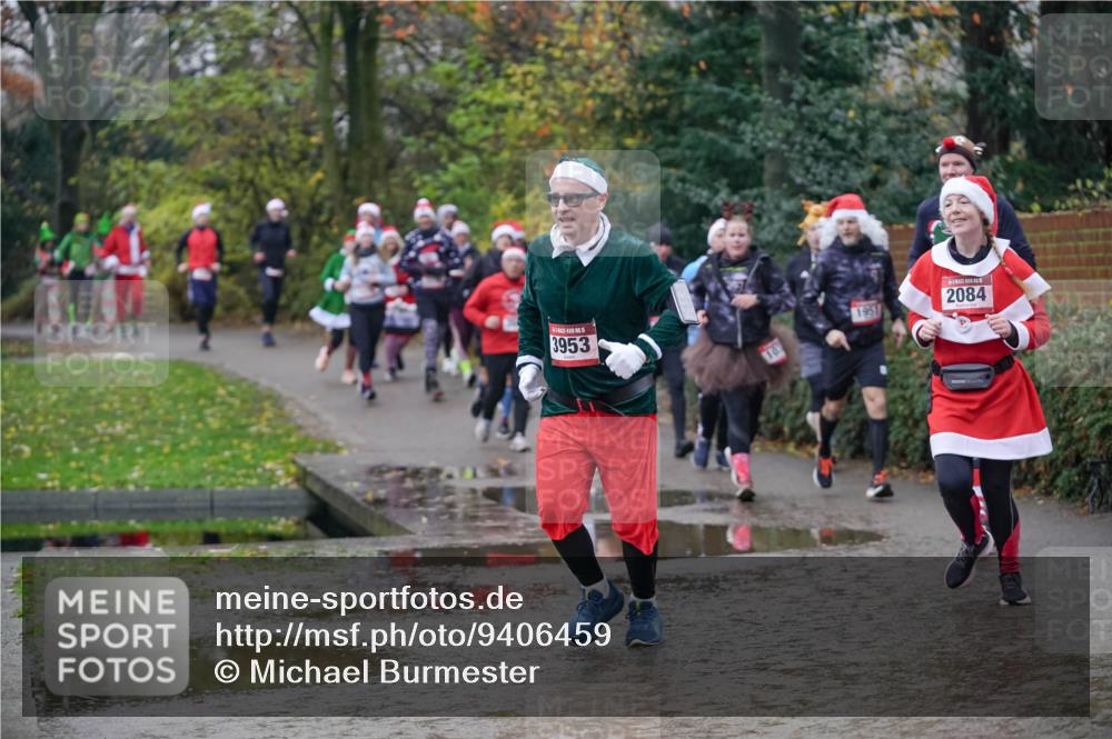07.12.2025 - St. Pauli X-Mass-Run No. 15 Michael Burmester http://msf.ph/oto/9406459 07.12.2025 11:22:42 Laufen 3953, 102, 1951, 2084 meine-sportfotos.de