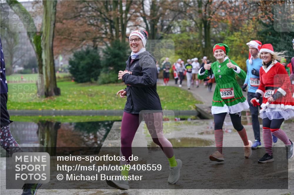 07.12.2025 - St. Pauli X-Mass-Run No. 15 Michael Burmester http://msf.ph/oto/9406559 07.12.2025 11:22:54 Laufen 3920, 3718, 3927 meine-sportfotos.de