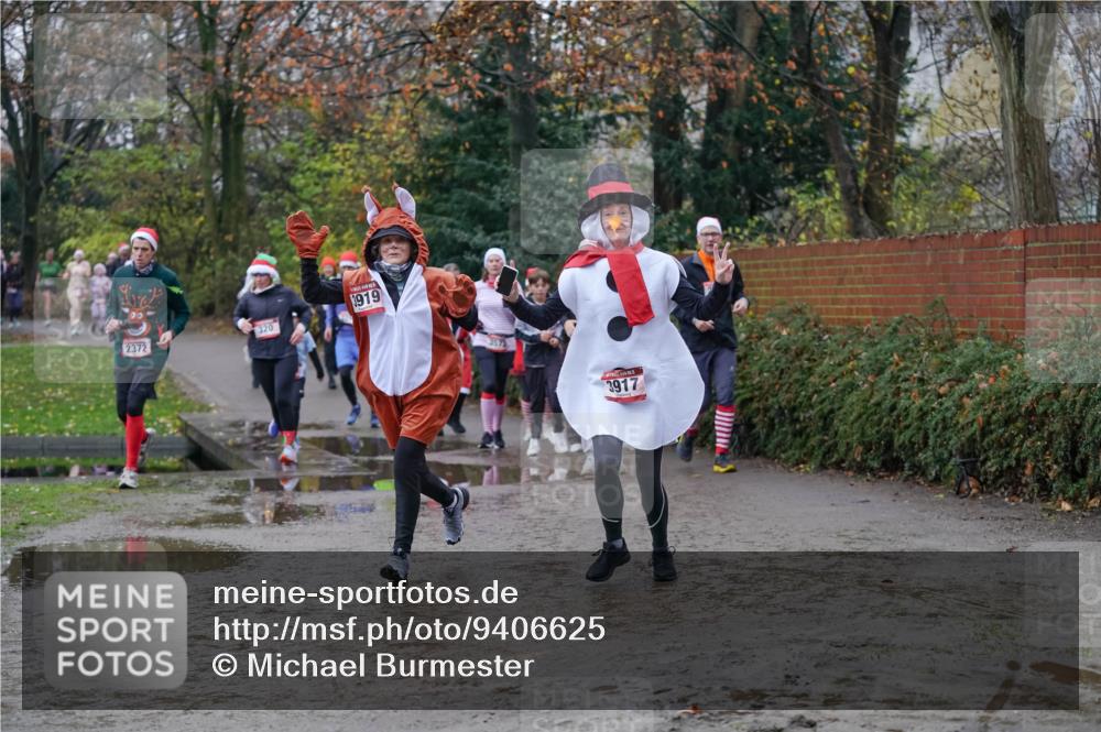 07.12.2025 - St. Pauli X-Mass-Run No. 15 Michael Burmester http://msf.ph/oto/9406625 07.12.2025 11:23:03 Laufen 2372, 320, 3919, 3917 meine-sportfotos.de