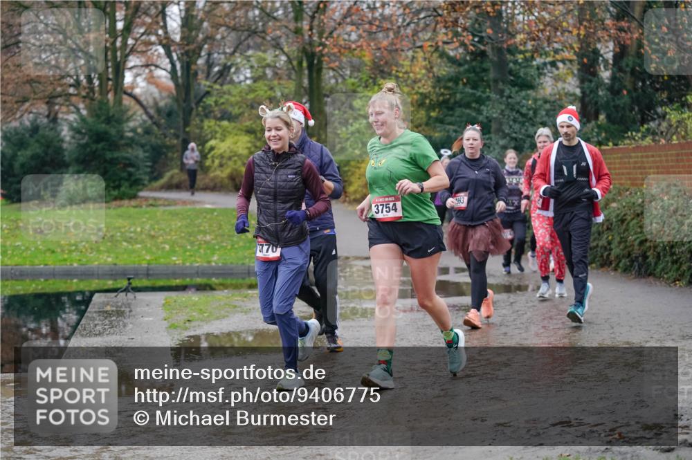 07.12.2025 - St. Pauli X-Mass-Run No. 15 Michael Burmester http://msf.ph/oto/9406775 07.12.2025 11:23:22 Laufen 770, 3754, 1993 meine-sportfotos.de
