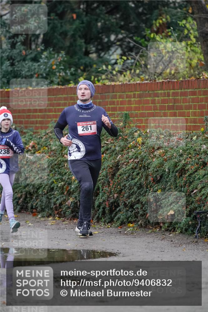 07.12.2025 - St. Pauli X-Mass-Run No. 15 Michael Burmester http://msf.ph/oto/9406832 07.12.2025 09:39:39 Laufen 238, 15, 261 meine-sportfotos.de