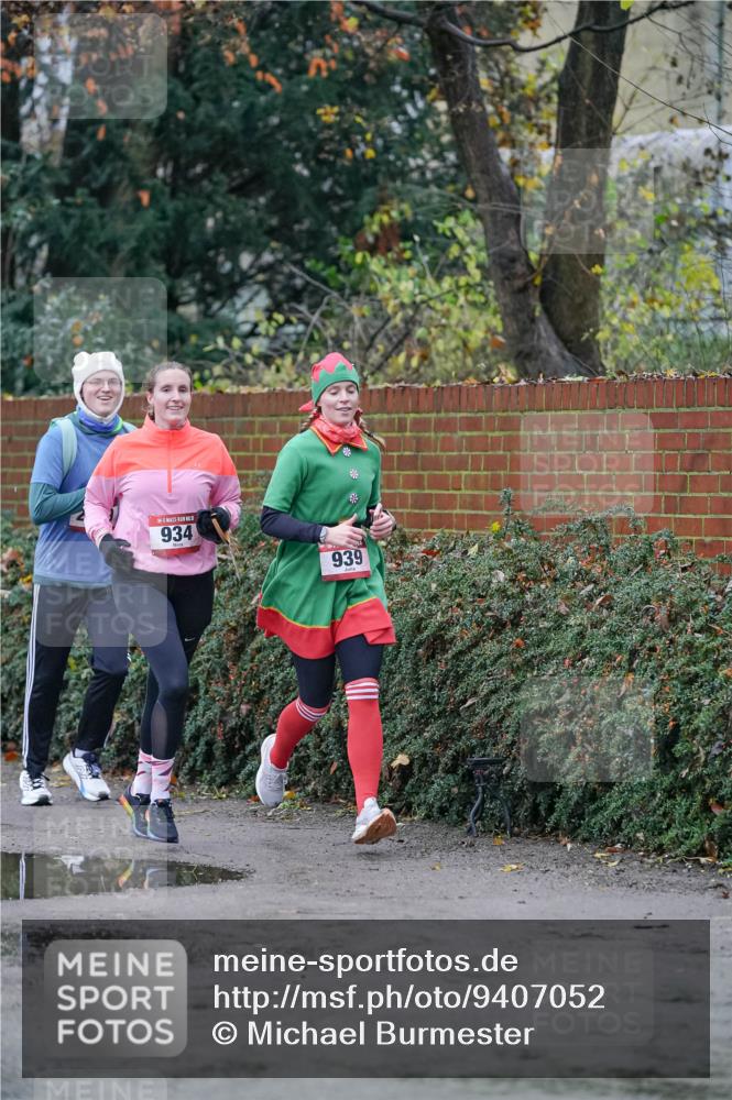 07.12.2025 - St. Pauli X-Mass-Run No. 15 Michael Burmester http://msf.ph/oto/9407052 07.12.2025 09:40:43 Laufen 934, 939 meine-sportfotos.de