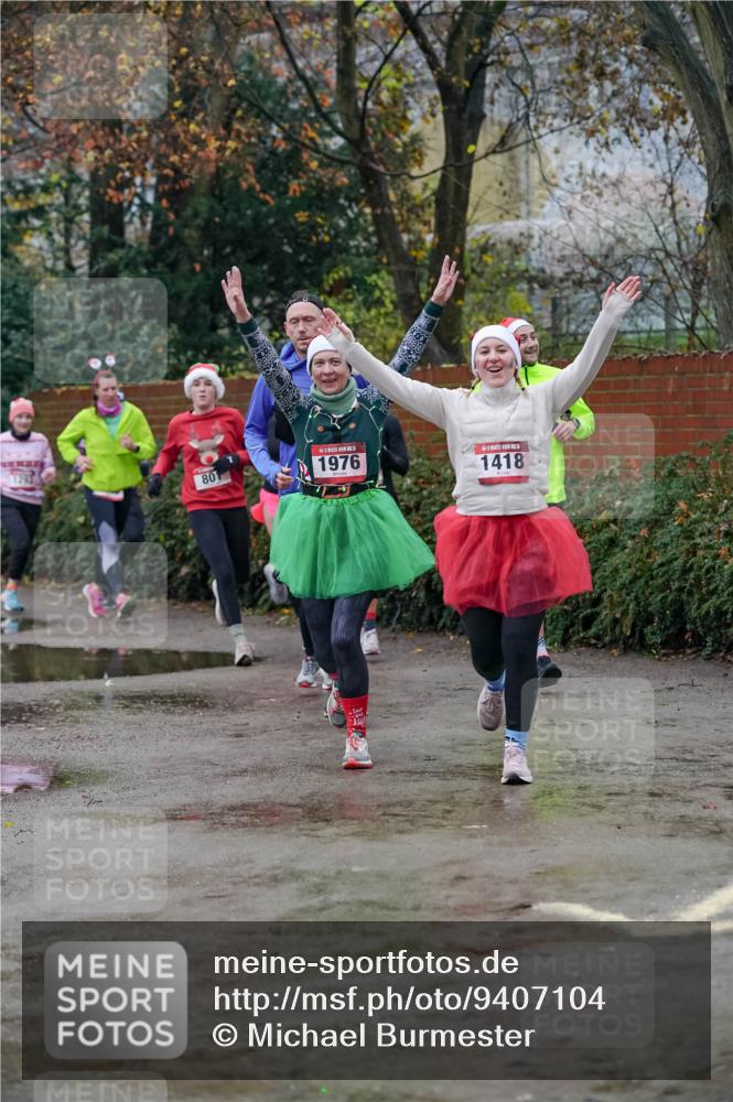 07.12.2025 - St. Pauli X-Mass-Run No. 15 Michael Burmester http://msf.ph/oto/9407104 07.12.2025 09:40:51 Laufen 801, 1, 5, 1976, 1418 meine-sportfotos.de