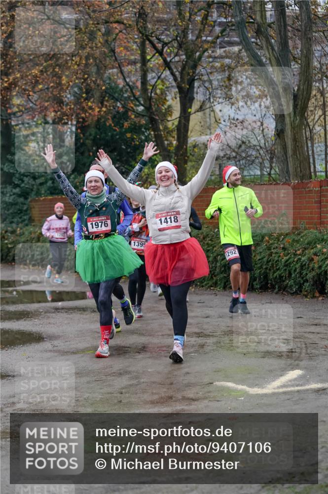 07.12.2025 - St. Pauli X-Mass-Run No. 15 Michael Burmester http://msf.ph/oto/9407106 07.12.2025 09:40:51 Laufen 1976, 1395, 1418, 1292 meine-sportfotos.de