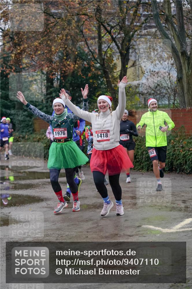 07.12.2025 - St. Pauli X-Mass-Run No. 15 Michael Burmester http://msf.ph/oto/9407110 07.12.2025 09:40:51 Laufen 15, 1976, 15, 1418, 4209, 292 meine-sportfotos.de