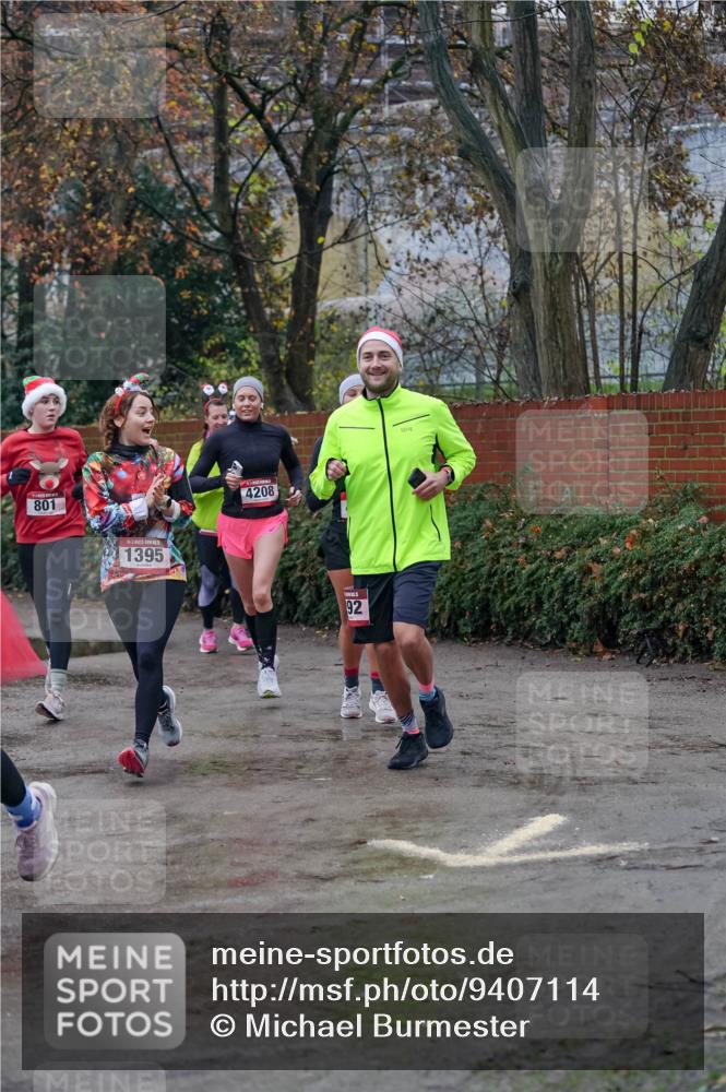 07.12.2025 - St. Pauli X-Mass-Run No. 15 Michael Burmester http://msf.ph/oto/9407114 07.12.2025 09:40:52 Laufen 801, 1395, 4208, 92 meine-sportfotos.de