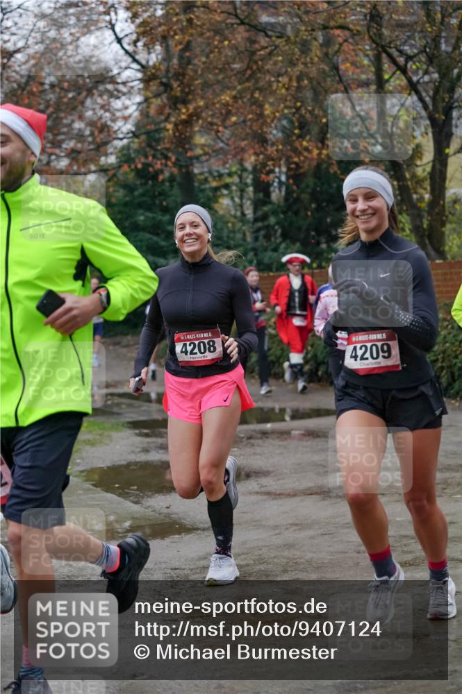 07.12.2025 - St. Pauli X-Mass-Run No. 15 Michael Burmester http://msf.ph/oto/9407124 07.12.2025 09:40:54 Laufen 15, 4208, 4209 meine-sportfotos.de