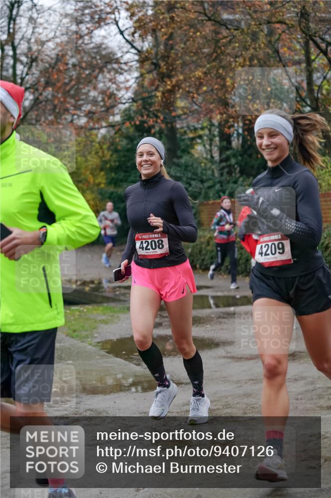 07.12.2025 - St. Pauli X-Mass-Run No. 15 Michael Burmester http://msf.ph/oto/9407126 07.12.2025 09:40:54 Laufen 15, 4208, 4209 meine-sportfotos.de
