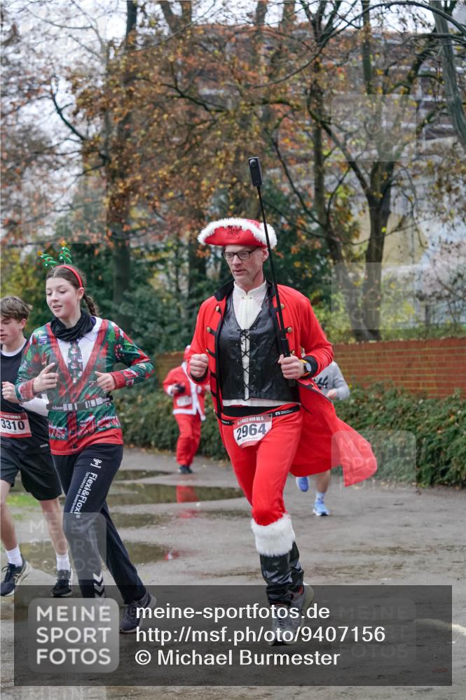 07.12.2025 - St. Pauli X-Mass-Run No. 15 Michael Burmester http://msf.ph/oto/9407156 07.12.2025 09:40:58 Laufen 3310, 15, 2964 meine-sportfotos.de