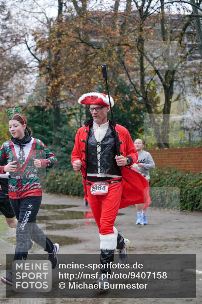 07.12.2025 - St. Pauli X-Mass-Run No. 15 Michael Burmester http://msf.ph/oto/9407158 07.12.2025 09:40:58 Laufen 15, 2964 meine-sportfotos.de