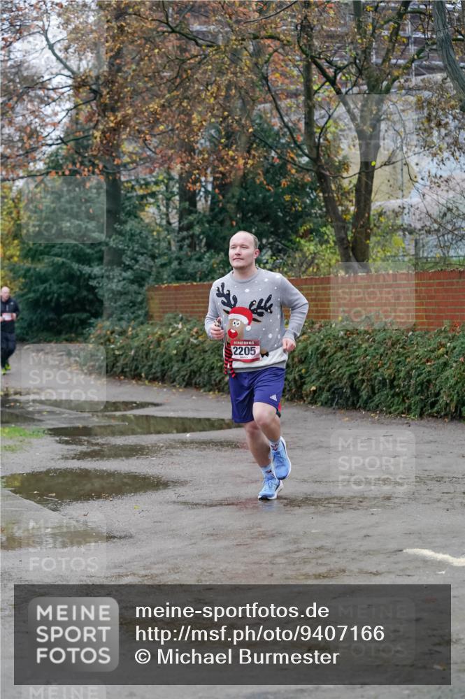 07.12.2025 - St. Pauli X-Mass-Run No. 15 Michael Burmester http://msf.ph/oto/9407166 07.12.2025 09:41:00 Laufen 2205 meine-sportfotos.de