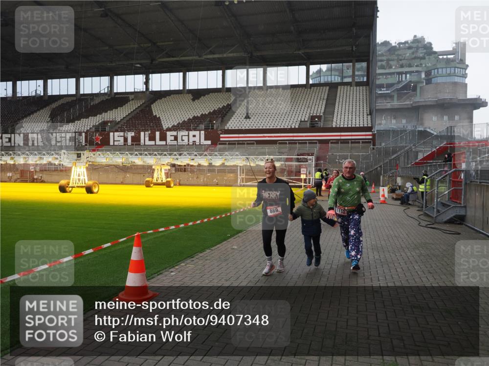 07.12.2025 - St. Pauli X-Mass-Run No. 15 Fabian Wolf http://msf.ph/oto/9407348 07.12.2025 11:05:08 Ziel 117, 128, 200, 201, 889, 1152, 1212, 1411, 1630 meine-sportfotos.de