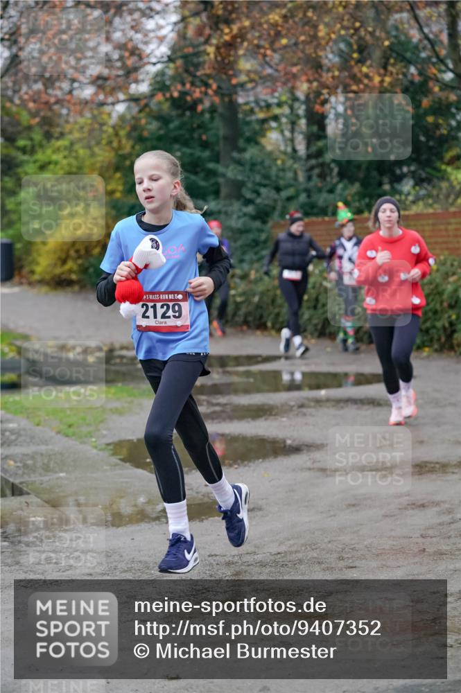 07.12.2025 - St. Pauli X-Mass-Run No. 15 Michael Burmester http://msf.ph/oto/9407352 07.12.2025 09:41:38 Laufen 150, 2129 meine-sportfotos.de