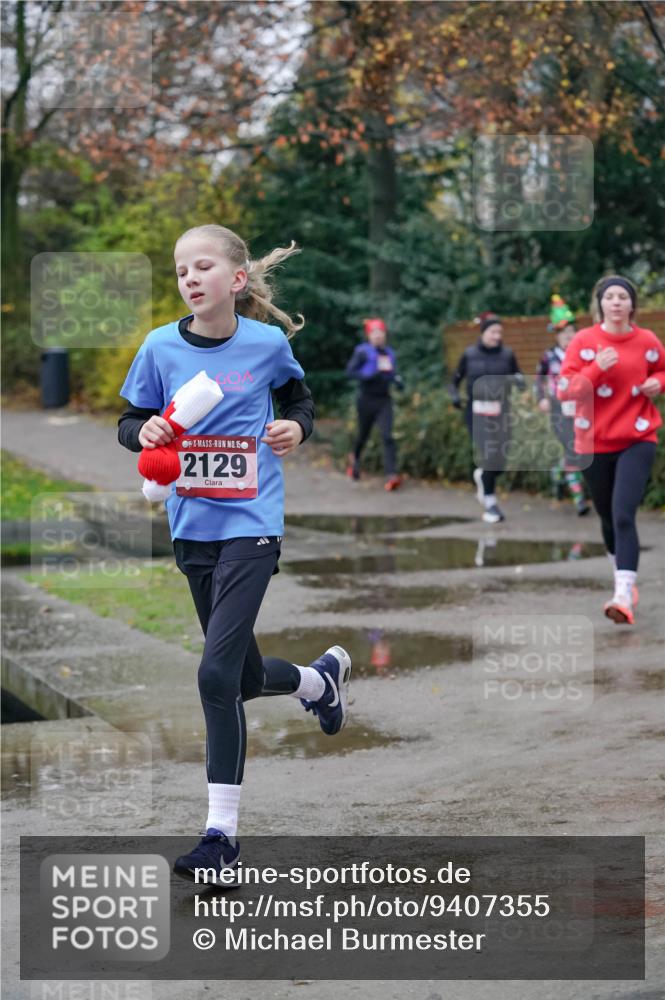 07.12.2025 - St. Pauli X-Mass-Run No. 15 Michael Burmester http://msf.ph/oto/9407355 07.12.2025 09:41:39 Laufen 15, 2129 meine-sportfotos.de