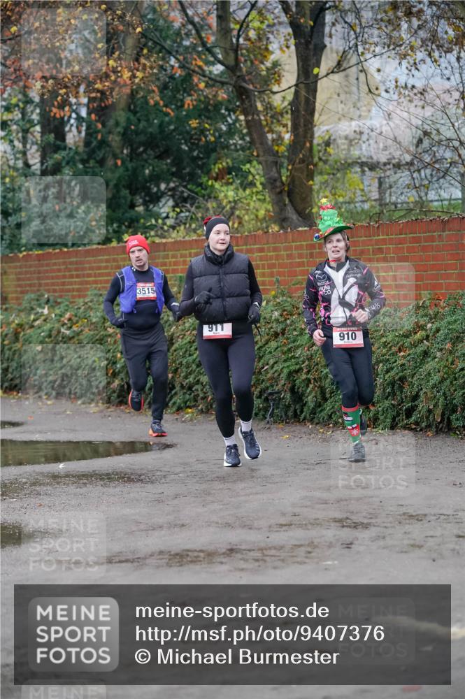 07.12.2025 - St. Pauli X-Mass-Run No. 15 Michael Burmester http://msf.ph/oto/9407376 07.12.2025 09:41:41 Laufen 3515, 911, 910 meine-sportfotos.de