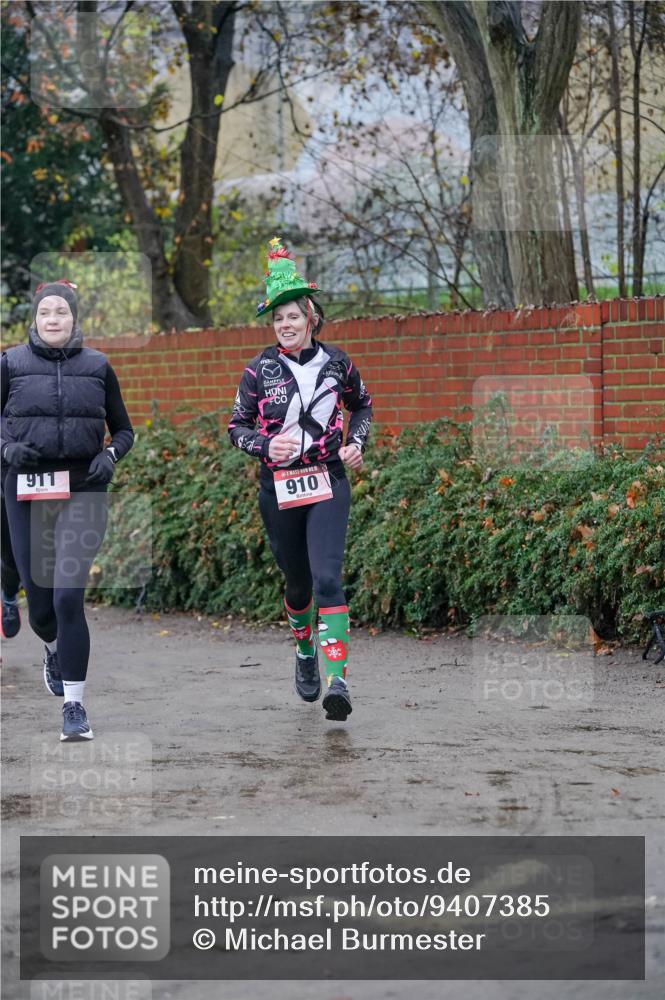 07.12.2025 - St. Pauli X-Mass-Run No. 15 Michael Burmester http://msf.ph/oto/9407385 07.12.2025 09:41:42 Laufen 911, 910 meine-sportfotos.de
