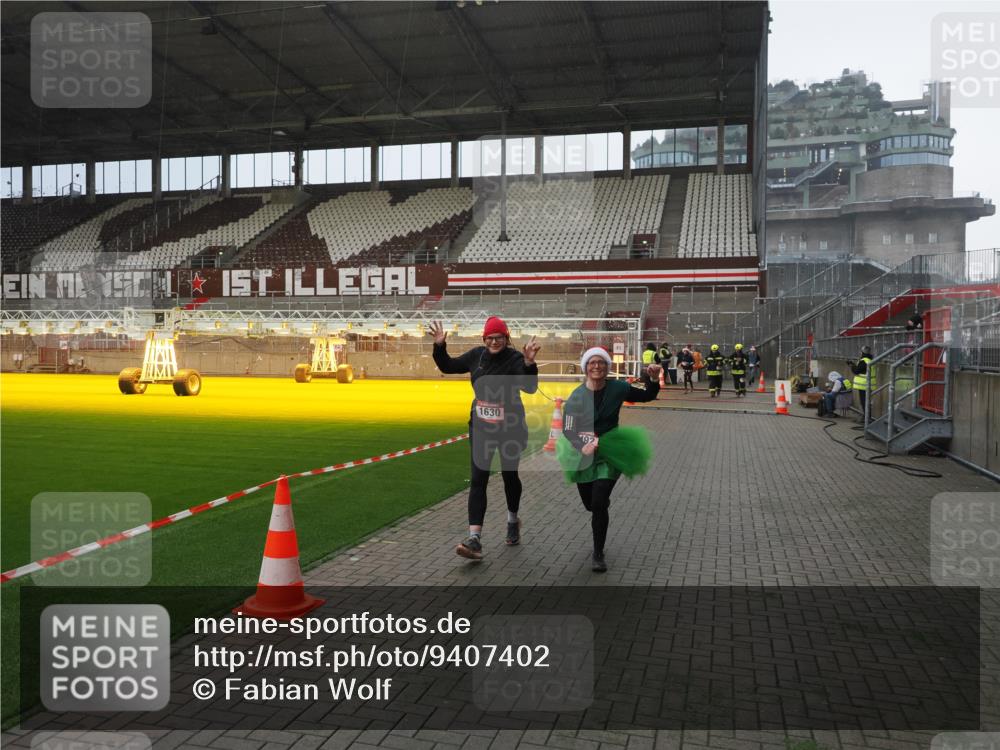 07.12.2025 - St. Pauli X-Mass-Run No. 15 Fabian Wolf http://msf.ph/oto/9407402 07.12.2025 11:05:16 Ziel 200, 201, 889, 1152, 1492, 1630 meine-sportfotos.de