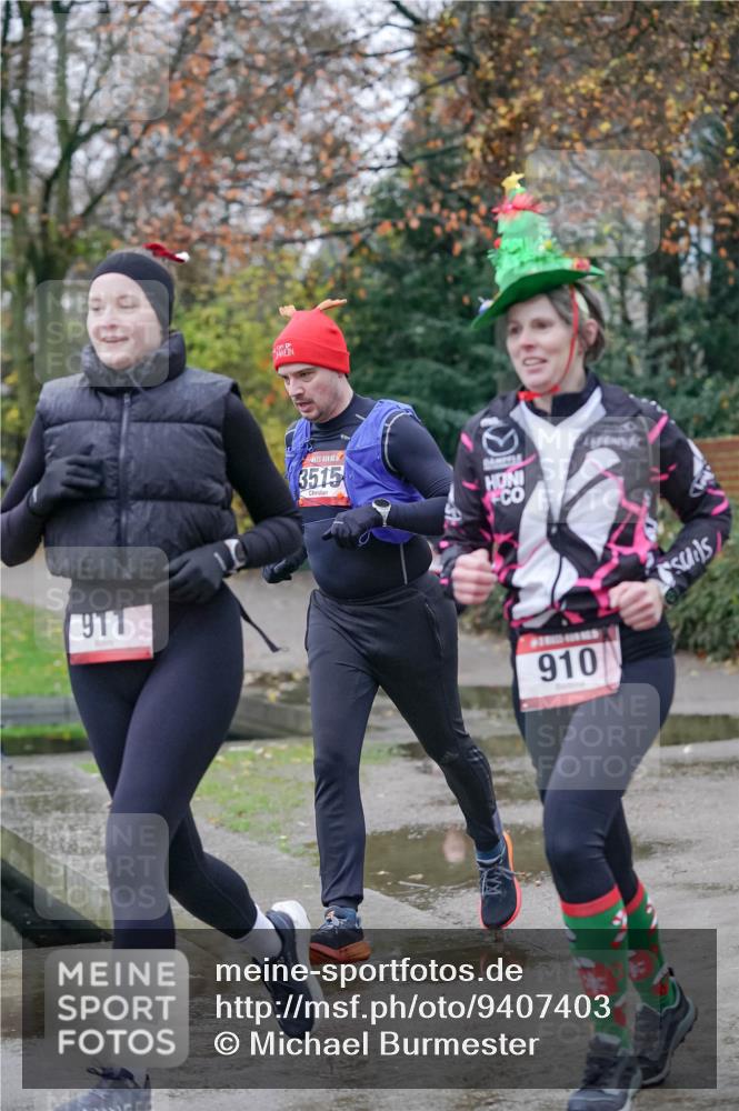 07.12.2025 - St. Pauli X-Mass-Run No. 15 Michael Burmester http://msf.ph/oto/9407403 07.12.2025 09:41:44 Laufen 911, 3515, 910 meine-sportfotos.de
