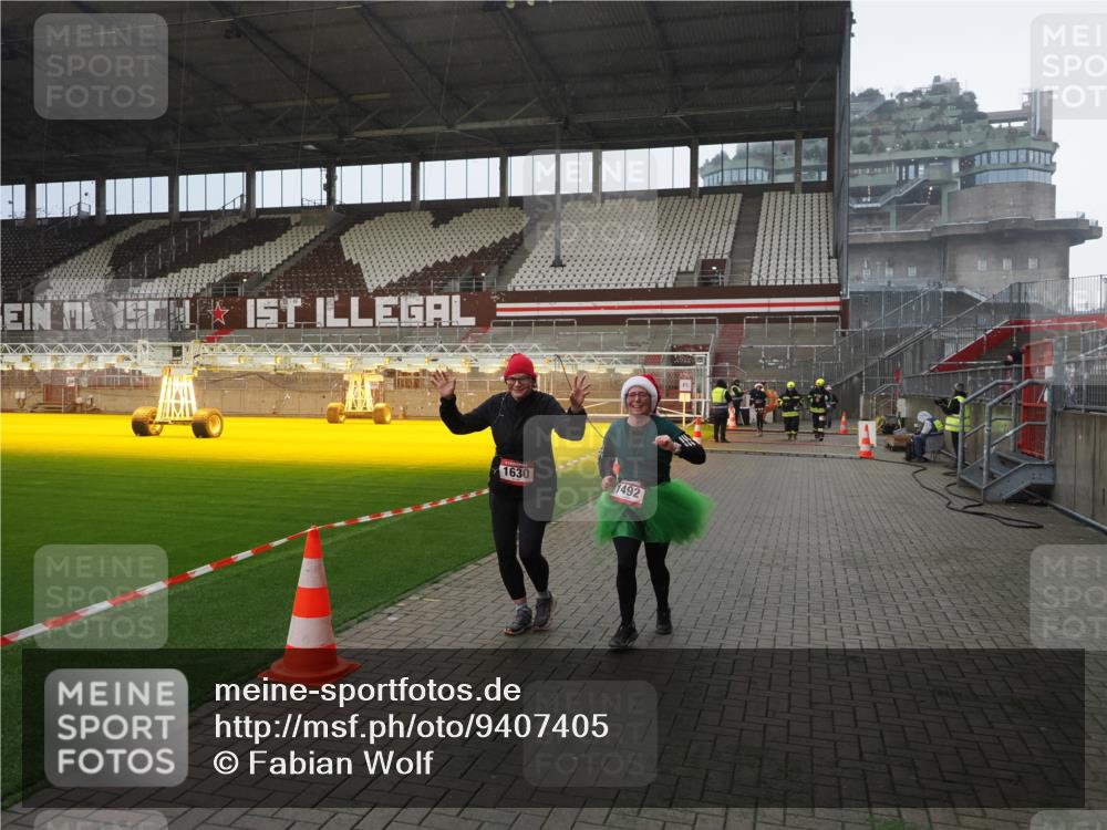 07.12.2025 - St. Pauli X-Mass-Run No. 15 Fabian Wolf http://msf.ph/oto/9407405 07.12.2025 11:05:16 Ziel 200, 201, 889, 1152, 1492, 1630 meine-sportfotos.de