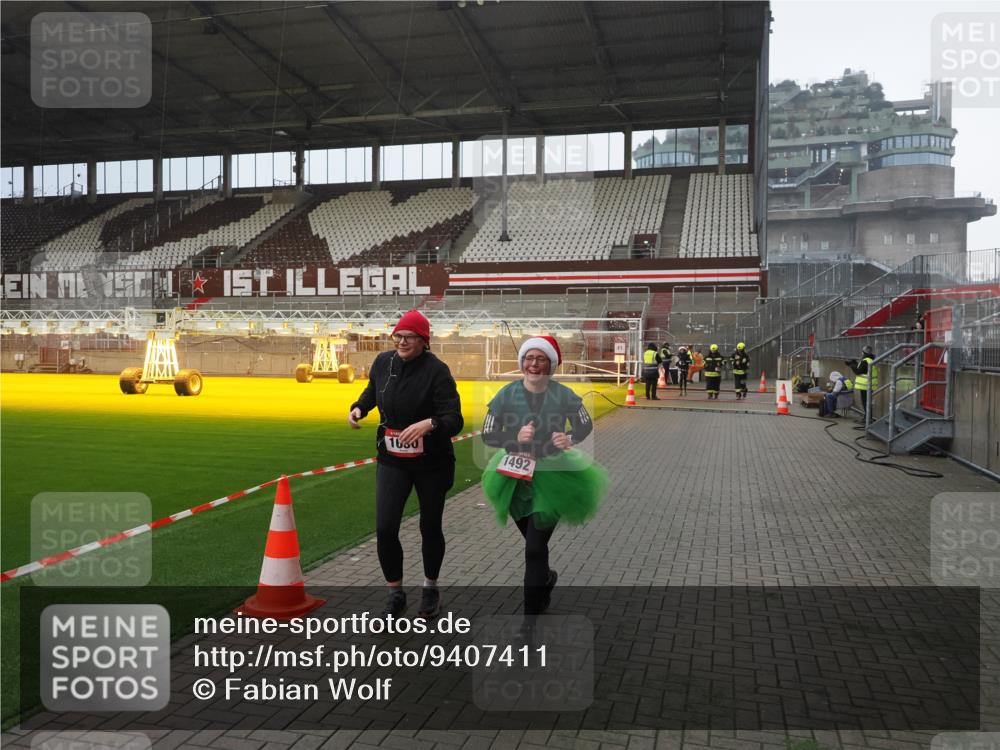 07.12.2025 - St. Pauli X-Mass-Run No. 15 Fabian Wolf http://msf.ph/oto/9407411 07.12.2025 11:05:17 Ziel 200, 201, 434, 889, 1152, 1492, 1600, 1630 meine-sportfotos.de