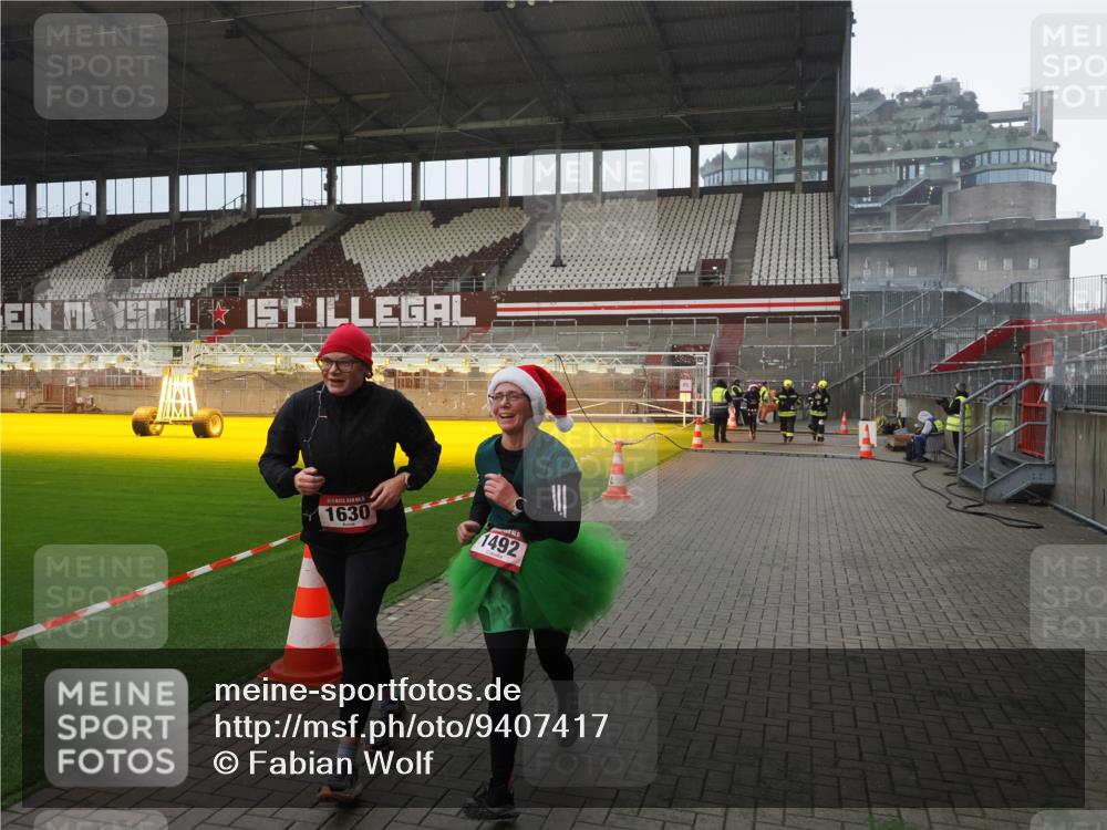 07.12.2025 - St. Pauli X-Mass-Run No. 15 Fabian Wolf http://msf.ph/oto/9407417 07.12.2025 11:05:17 Ziel 200, 201, 434, 889, 1152, 1492, 1600, 1630 meine-sportfotos.de