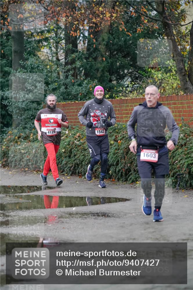 07.12.2025 - St. Pauli X-Mass-Run No. 15 Michael Burmester http://msf.ph/oto/9407427 07.12.2025 09:41:48 Laufen 4129, 1542, 1603 meine-sportfotos.de