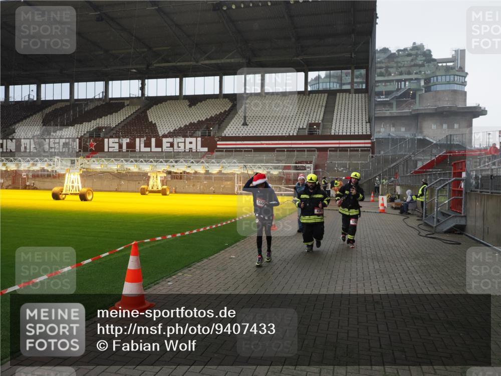 07.12.2025 - St. Pauli X-Mass-Run No. 15 Fabian Wolf http://msf.ph/oto/9407433 07.12.2025 11:05:24 Ziel 434, 1311, 1492, 1600, 1630 meine-sportfotos.de