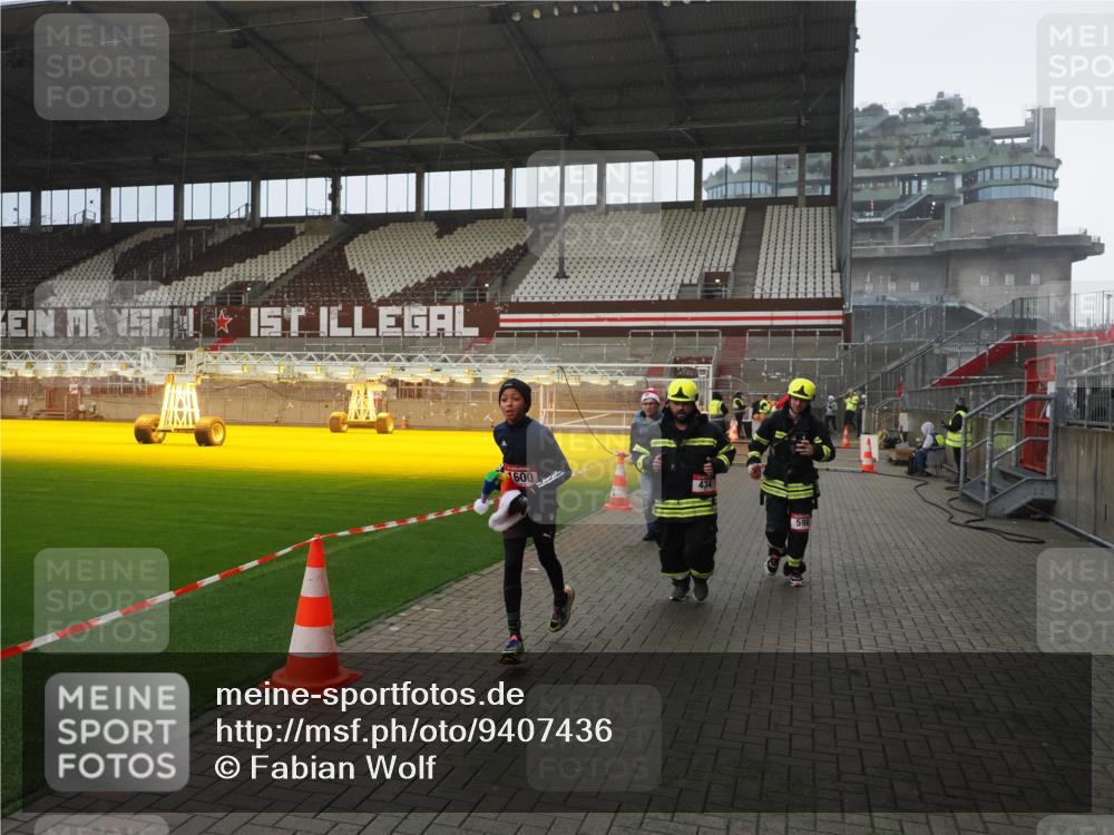 07.12.2025 - St. Pauli X-Mass-Run No. 15 Fabian Wolf http://msf.ph/oto/9407436 07.12.2025 11:05:25 Ziel 434, 1311, 1492, 1600, 1630 meine-sportfotos.de