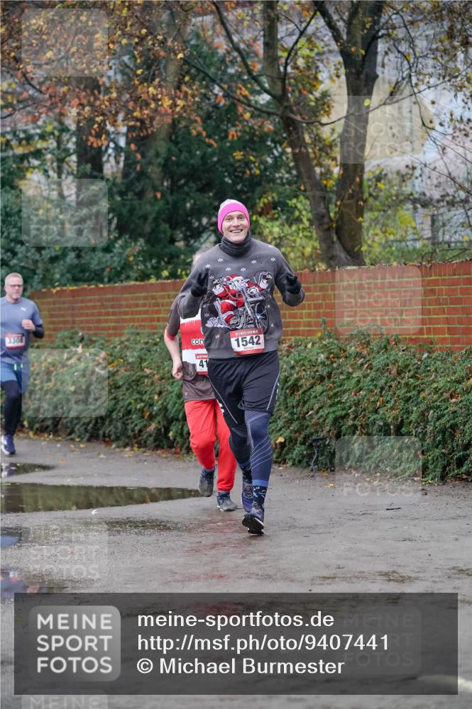 07.12.2025 - St. Pauli X-Mass-Run No. 15 Michael Burmester http://msf.ph/oto/9407441 07.12.2025 09:41:50 Laufen 3308, 41, 1542 meine-sportfotos.de