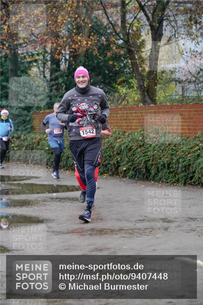 07.12.2025 - St. Pauli X-Mass-Run No. 15 Michael Burmester http://msf.ph/oto/9407448 07.12.2025 09:41:50 Laufen 3308, 15, 1542 meine-sportfotos.de