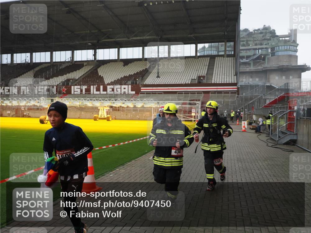 07.12.2025 - St. Pauli X-Mass-Run No. 15 Fabian Wolf http://msf.ph/oto/9407450 07.12.2025 11:05:26 Ziel 434, 1311, 1492, 1600, 1630 meine-sportfotos.de