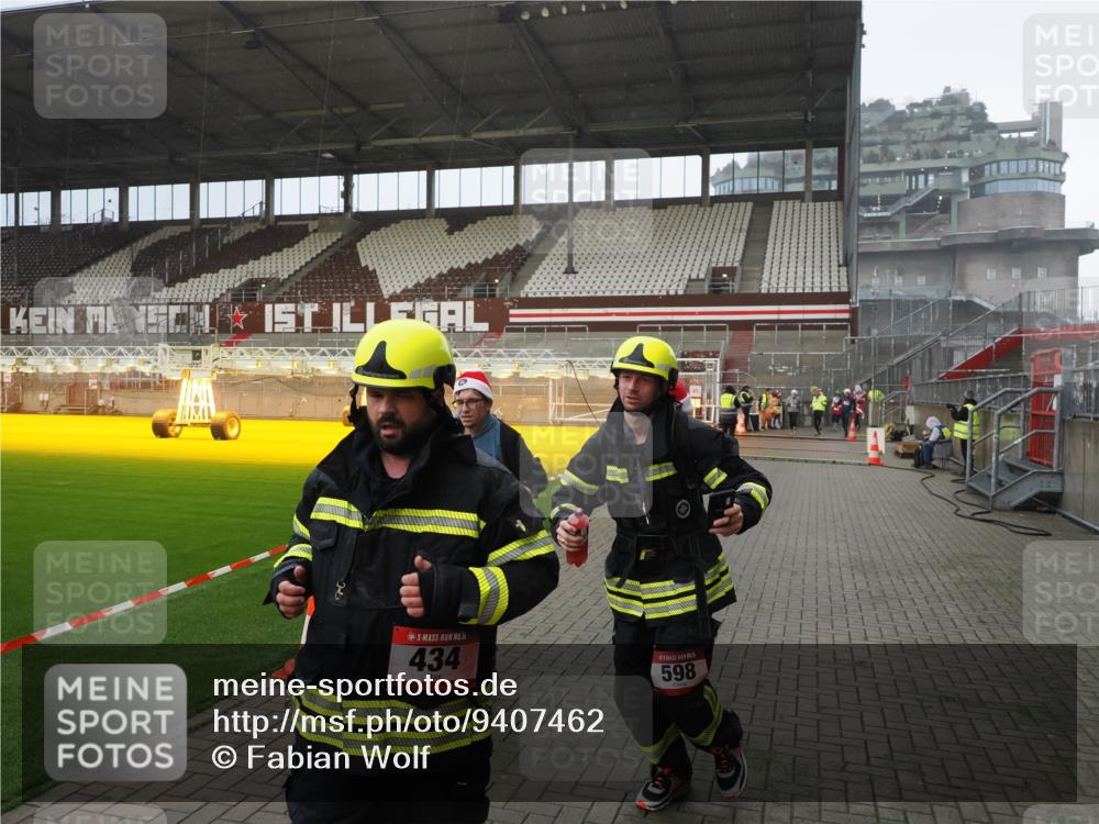 07.12.2025 - St. Pauli X-Mass-Run No. 15 Fabian Wolf http://msf.ph/oto/9407462 07.12.2025 11:05:27 Ziel 434, 1311, 1492, 1600, 1630 meine-sportfotos.de