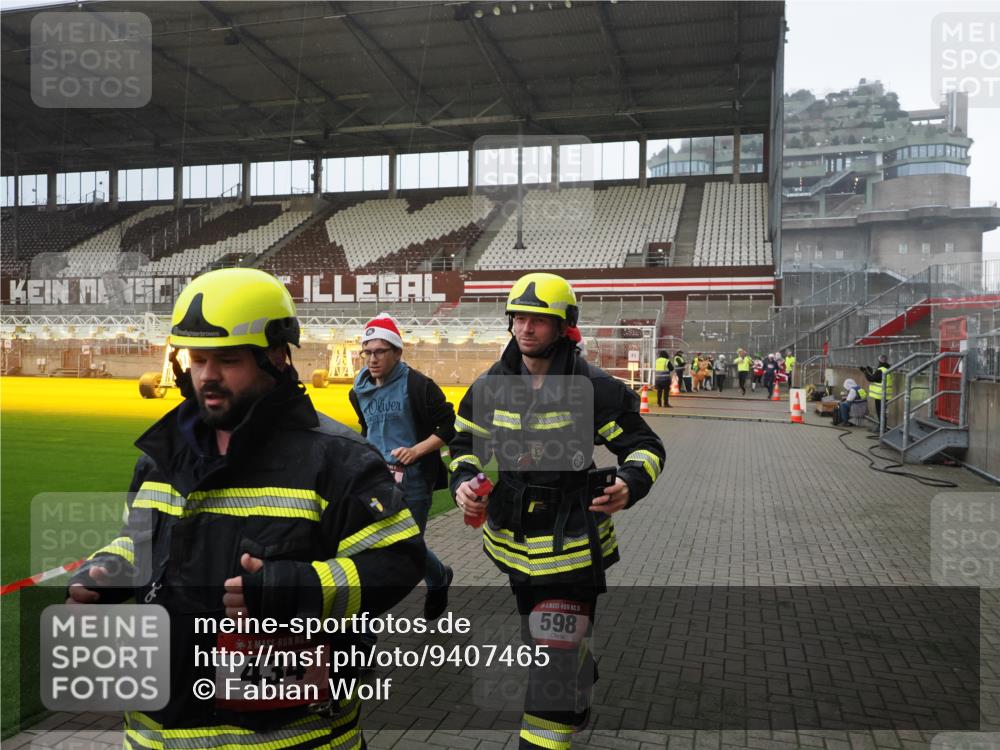 07.12.2025 - St. Pauli X-Mass-Run No. 15 Fabian Wolf http://msf.ph/oto/9407465 07.12.2025 11:05:27 Ziel 434, 1311, 1492, 1600, 1630 meine-sportfotos.de