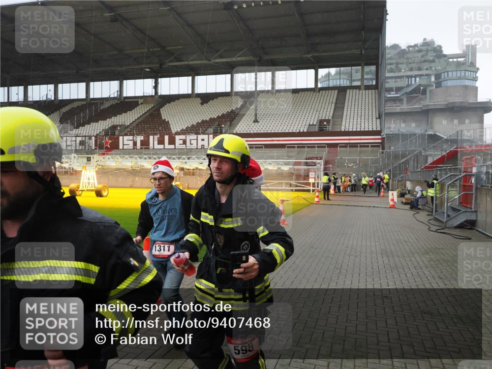 07.12.2025 - St. Pauli X-Mass-Run No. 15 Fabian Wolf http://msf.ph/oto/9407468 07.12.2025 11:05:27 Ziel 434, 1311, 1492, 1600, 1630 meine-sportfotos.de