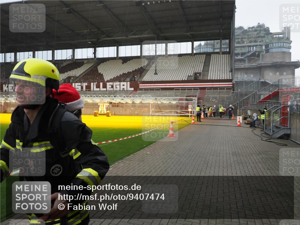 07.12.2025 - St. Pauli X-Mass-Run No. 15 Fabian Wolf http://msf.ph/oto/9407474 07.12.2025 11:05:28 Ziel 434, 1311, 1492, 1600, 1630 meine-sportfotos.de