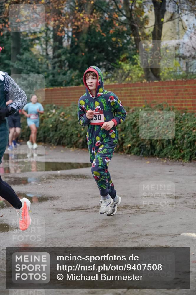 07.12.2025 - St. Pauli X-Mass-Run No. 15 Michael Burmester http://msf.ph/oto/9407508 07.12.2025 09:41:57 Laufen 15, 30 meine-sportfotos.de