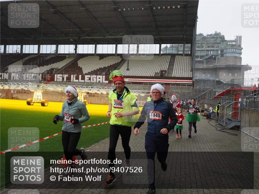 07.12.2025 - St. Pauli X-Mass-Run No. 15 Fabian Wolf http://msf.ph/oto/9407526 07.12.2025 11:05:38 Ziel 199, 831, 1046, 1049, 1311, 1840, 1841, 2006, 2884 meine-sportfotos.de