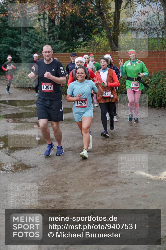 07.12.2025 - St. Pauli X-Mass-Run No. 15 Michael Burmester http://msf.ph/oto/9407531 07.12.2025 09:42:02 Laufen 15, 1307, 1425, 975, 1360 meine-sportfotos.de