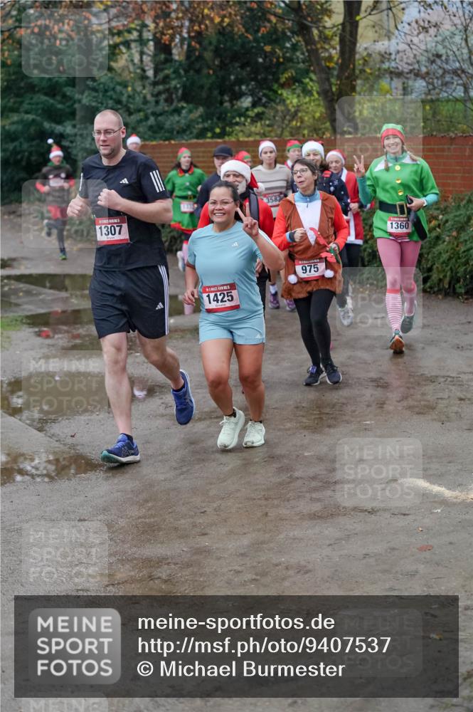 07.12.2025 - St. Pauli X-Mass-Run No. 15 Michael Burmester http://msf.ph/oto/9407537 07.12.2025 09:42:02 Laufen 1307, 358, 1425, 975, 1360 meine-sportfotos.de
