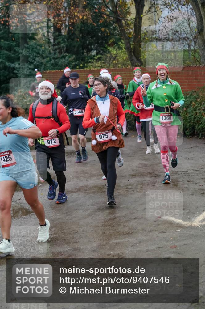 07.12.2025 - St. Pauli X-Mass-Run No. 15 Michael Burmester http://msf.ph/oto/9407546 07.12.2025 09:42:03 Laufen 1425, 3580, 972, 975, 1360 meine-sportfotos.de